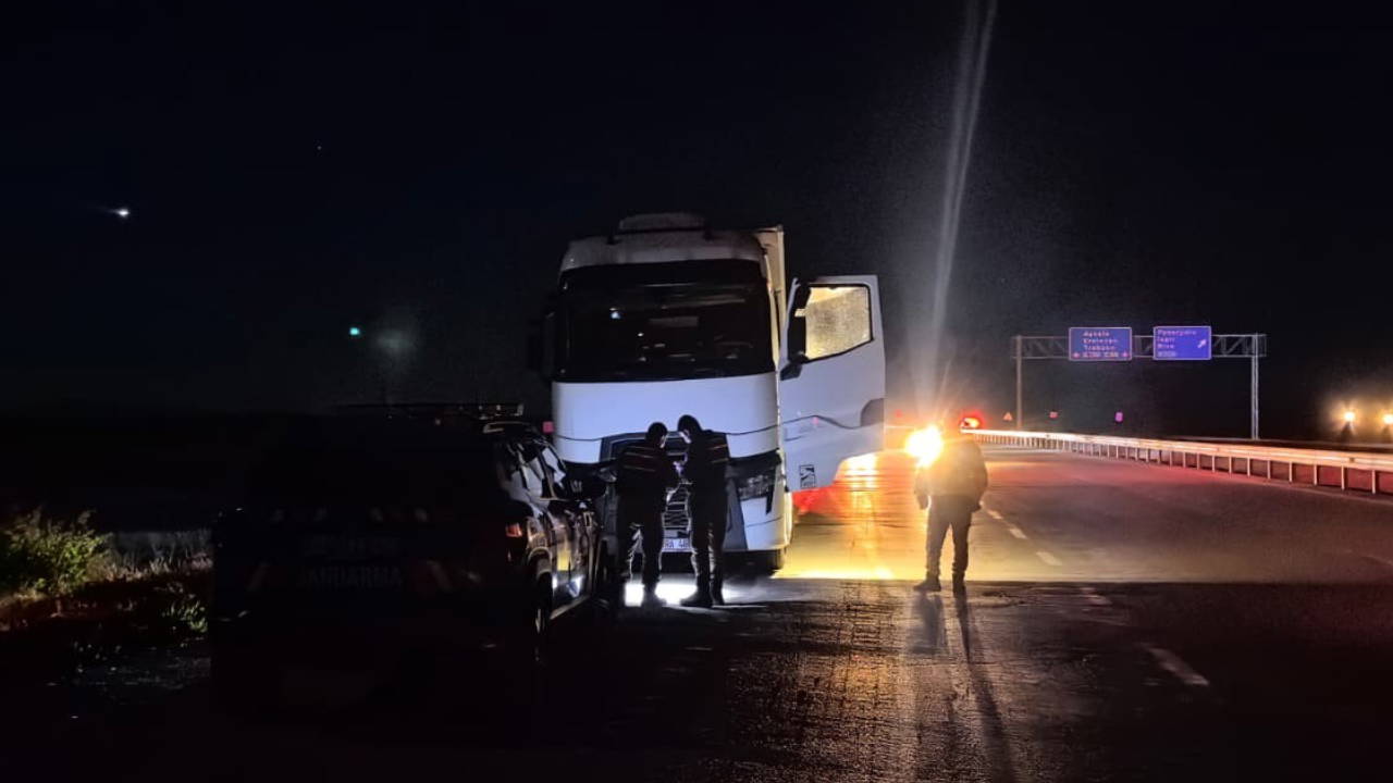 Erzurum Aşkale Karayolunda TIR İçinde Ceset Bulundu