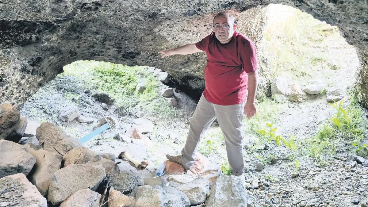 Erzurum'da Definecilerin Tahrip Ettiği Alanda 1800 Yıllık Yeraltı Şehri Bulundu