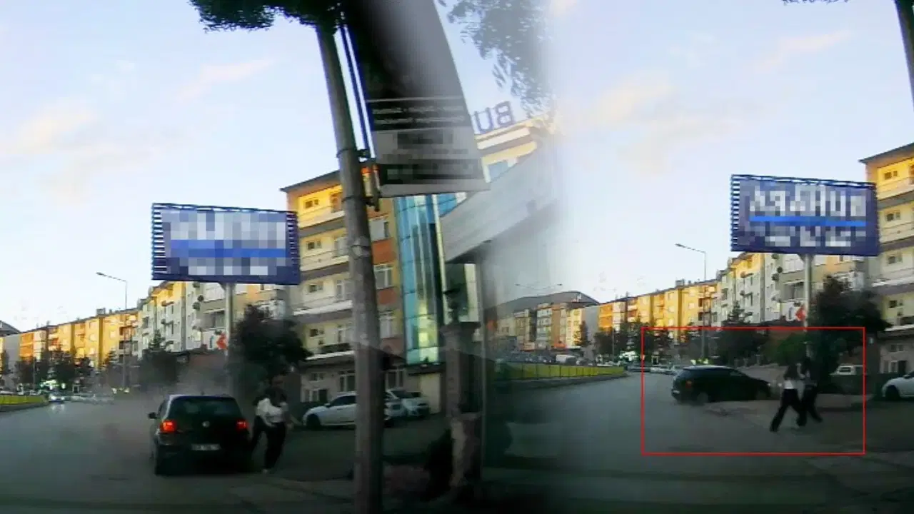 Erzurum'da kaldırımda yürüyen iki genç, kontrolden çıkan aracın son anda farkına vardı
