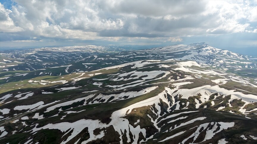Erzurum Palandöken'de Zirvelerde Yaz ve Kış Bir Arada