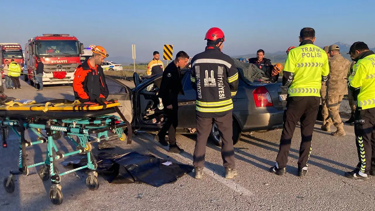 Erzurum'da sabaha karşı korkunç kaza: 3 ölü, 3 yaralı
