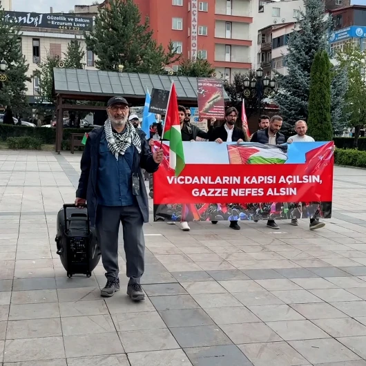 Erzurum'da Sağlıkçılar Gazze İçin 149. Haftada Sessiz Yürüyüş Yaptı