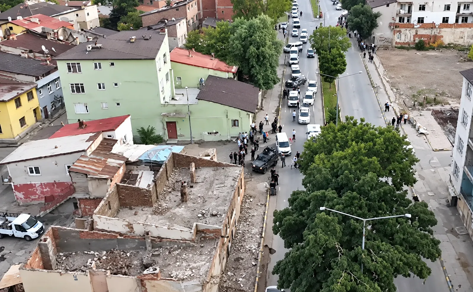Erzurum'da Boşanma Kavgası Silahlı Çatışmaya Döndü: 1'i Polis 12 Yaralı