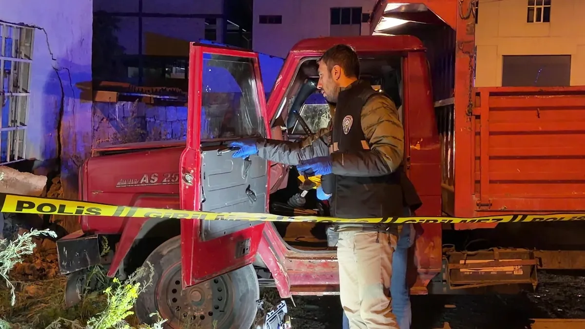 Erzurum'da feci kaza: 5 yaşındaki Burak duvarla araç arasında sıkışıp can verdi