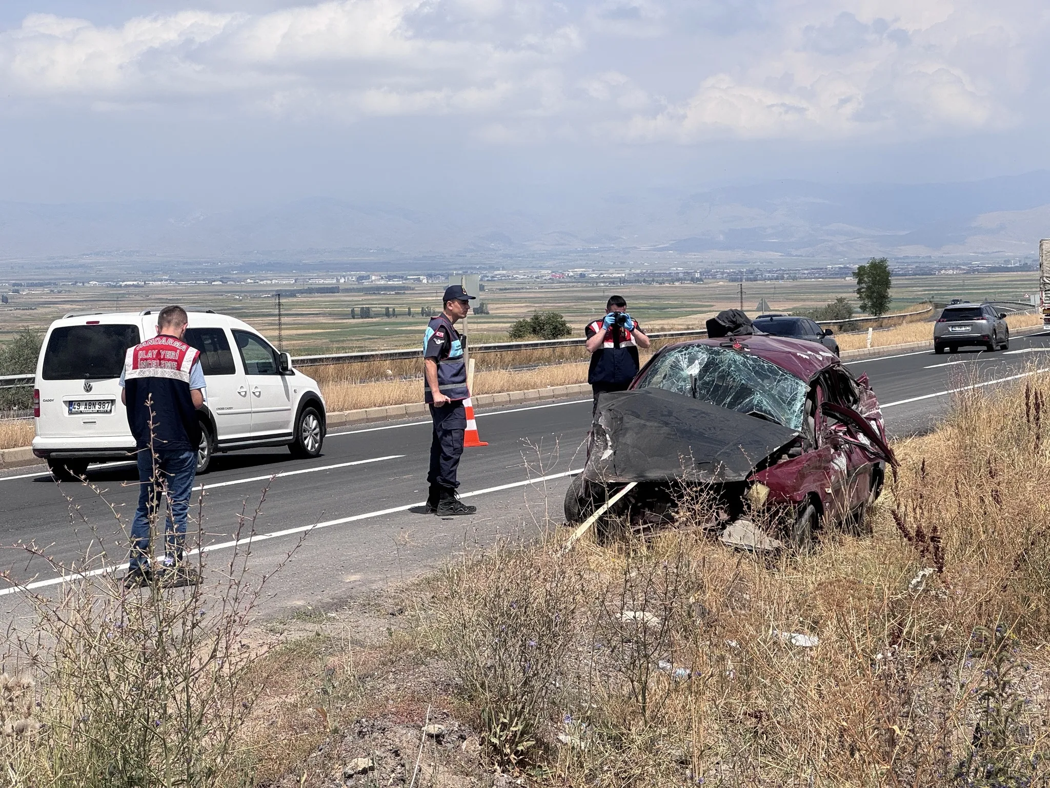 Erzurum'da korkunç kaza: Otomobil ile hafriyat kamyonu çarpıştı, 2 ölü 4 yaralı