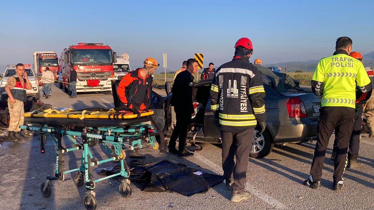 Erzurum'da otomobil-kamyonet çarpıştı: 3 ölü, 3 yaralı