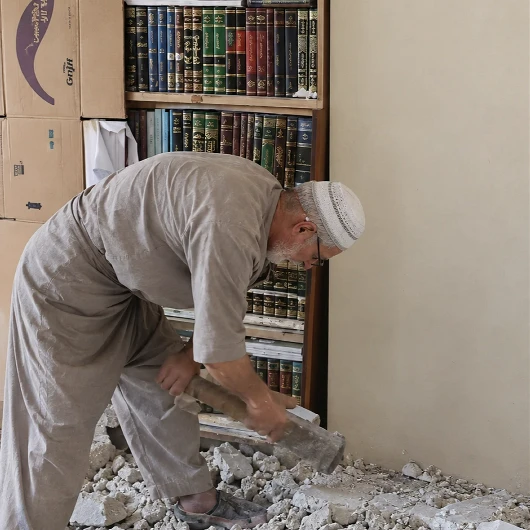 Esed Rejiminden Sakladığı Kitapları 15 Yıl Sonra Çıkardı