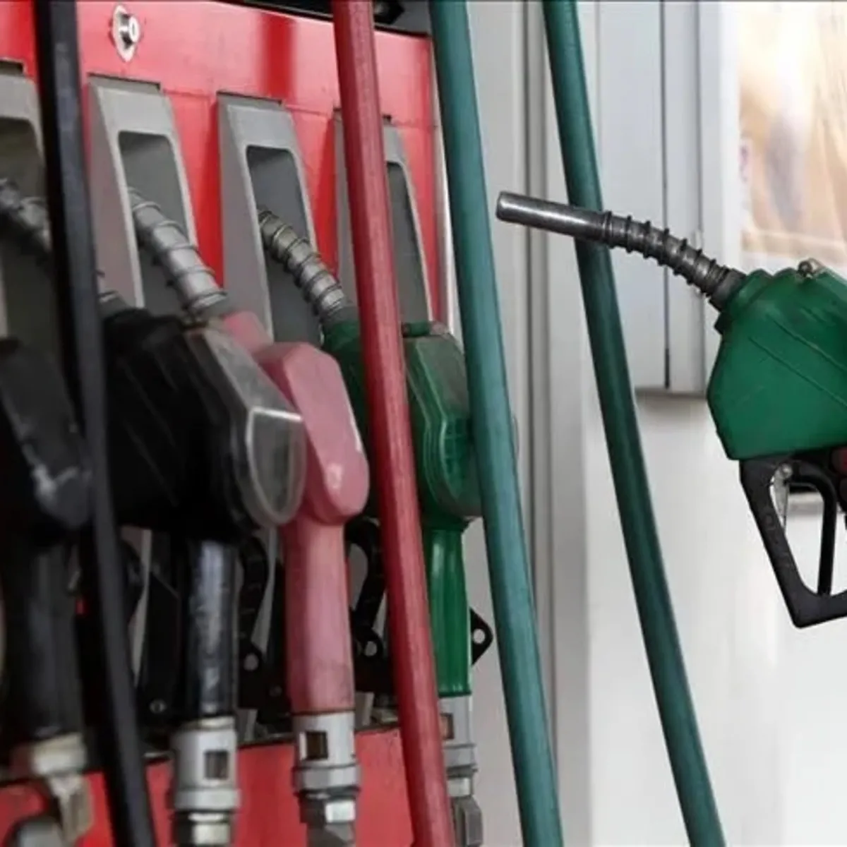 Eşel mobil dönemi sona erdi: Benzine 12,47 TL zam kademeli yansıyacak
