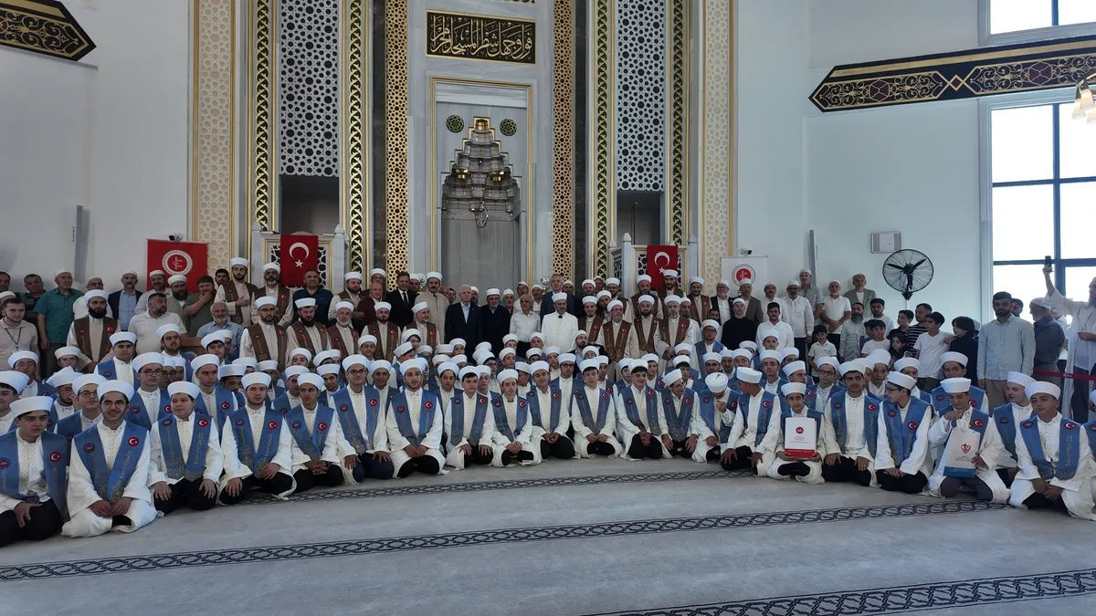 Esenler'de 114 hafız icazet aldı, Cumhurbaşkanı'ndan umre hediyesi