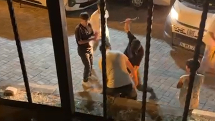 Esenler'de kız meselesi kavgası: 17 yaşındaki gence baltalı saldırı