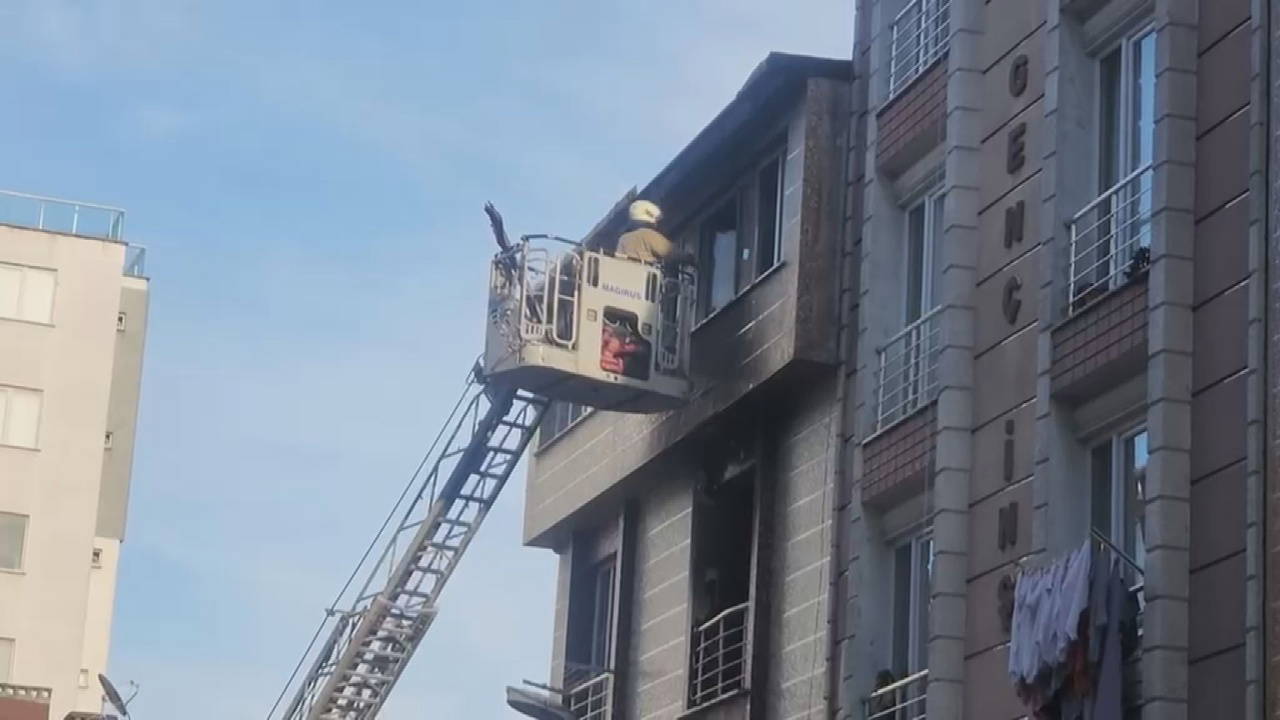 Esenyurt'ta 5 Katlı Binada Yangın: 5 Kişi Kurtarıldı