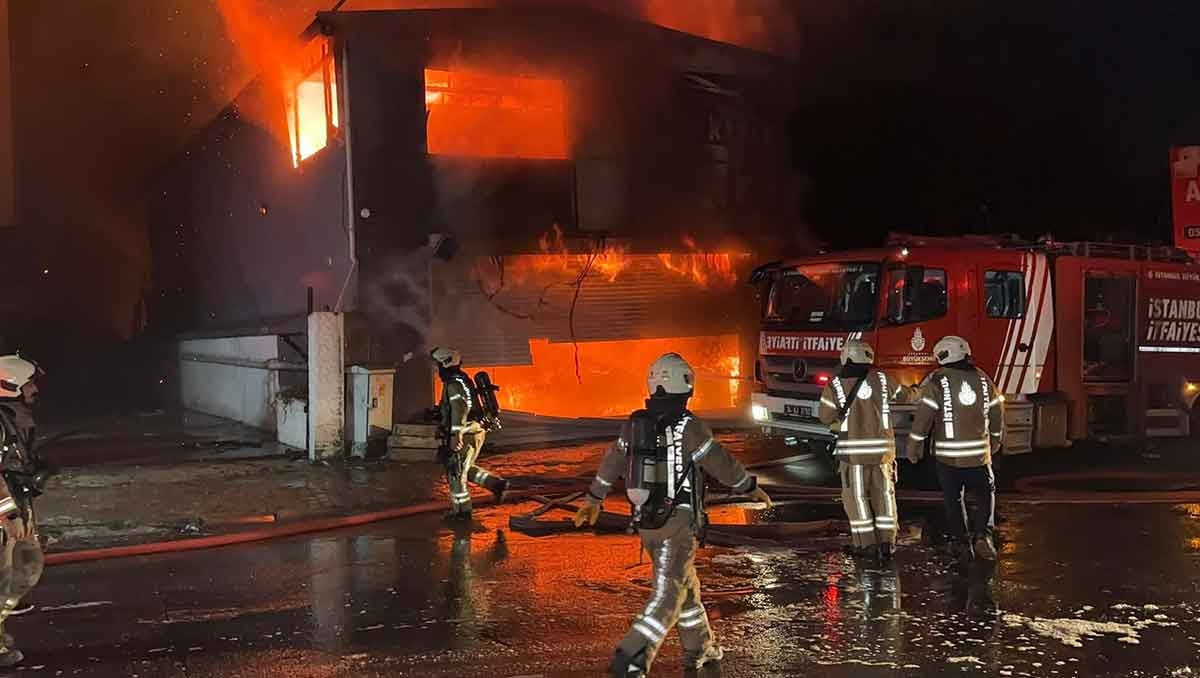 Esenyurt'ta Lastikçiden Yayılan Yangın 6 İş Yerini Vurdu