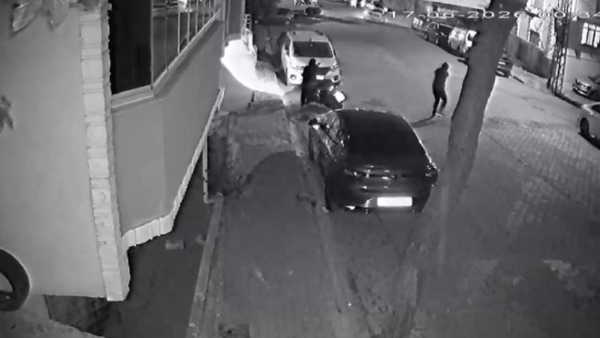 Esenyurt'ta silahlı çatışma: Motosiklet ve otomobilden kurşun yağmuru
