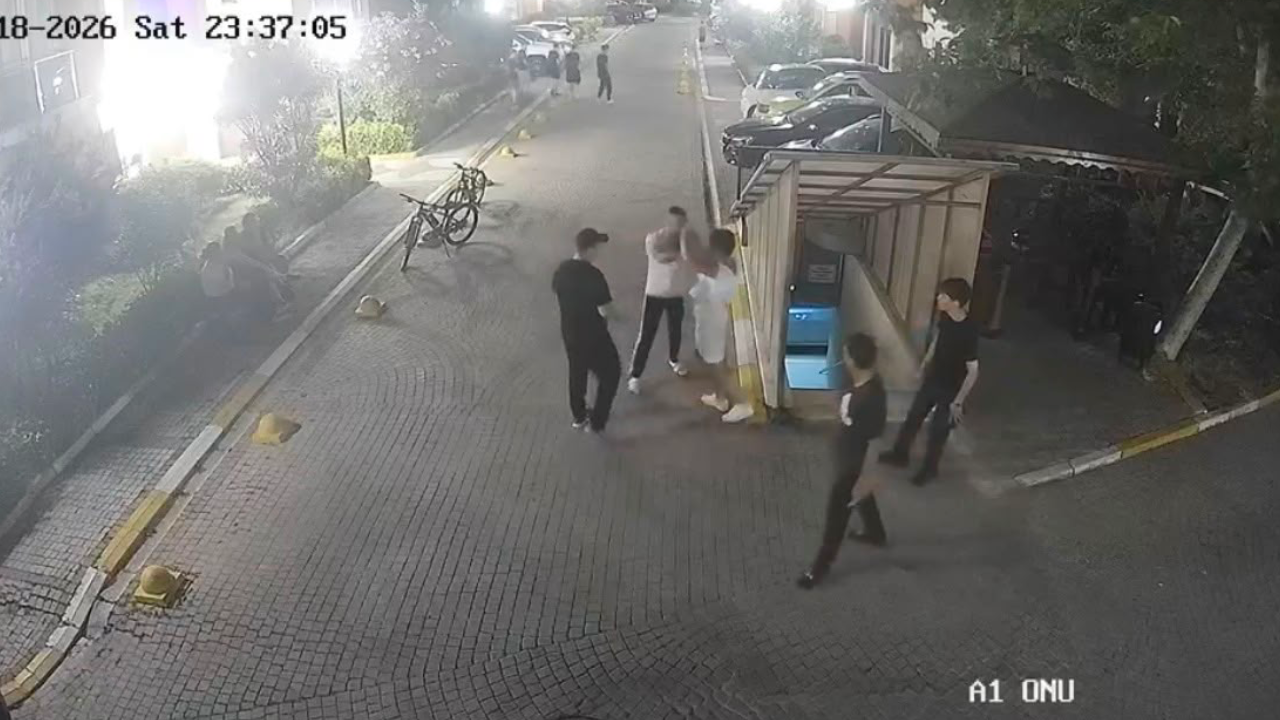 Esenyurt'ta 'yan bakın' diyerek 15 yaşındaki çocuğu darbettiler
