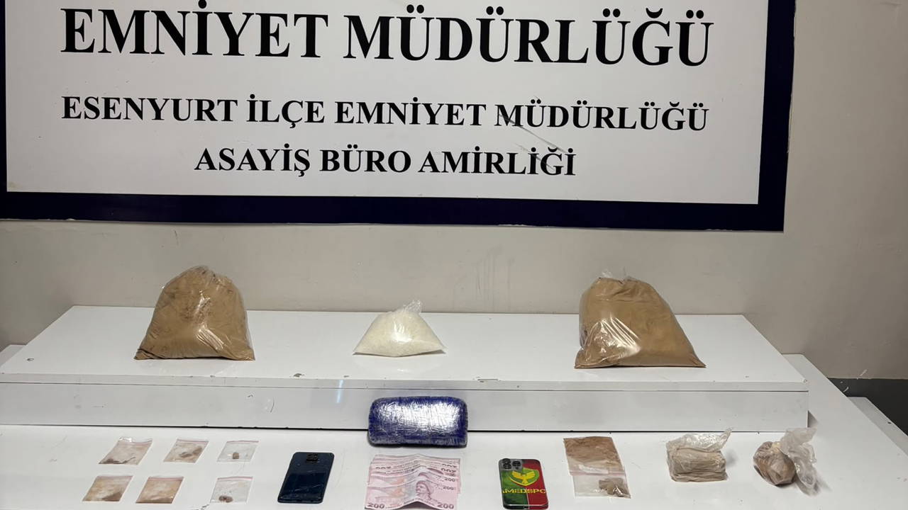 Esenyurt'ta Zula Evine Narkotik Operasyonu: 7 Kilo 470 Gram Uyuşturucu Ele Geçirildi