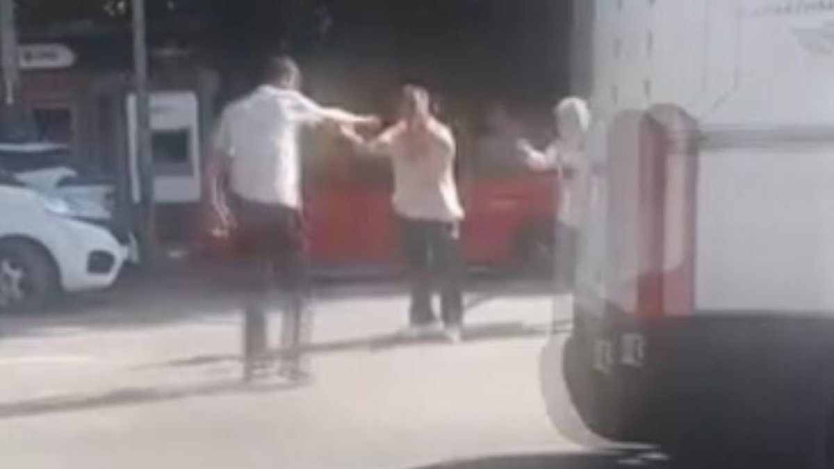 Eşine Laf Atıldığını İddia Etti, Sokak Ortasında Silahla Dehşet Saçtı