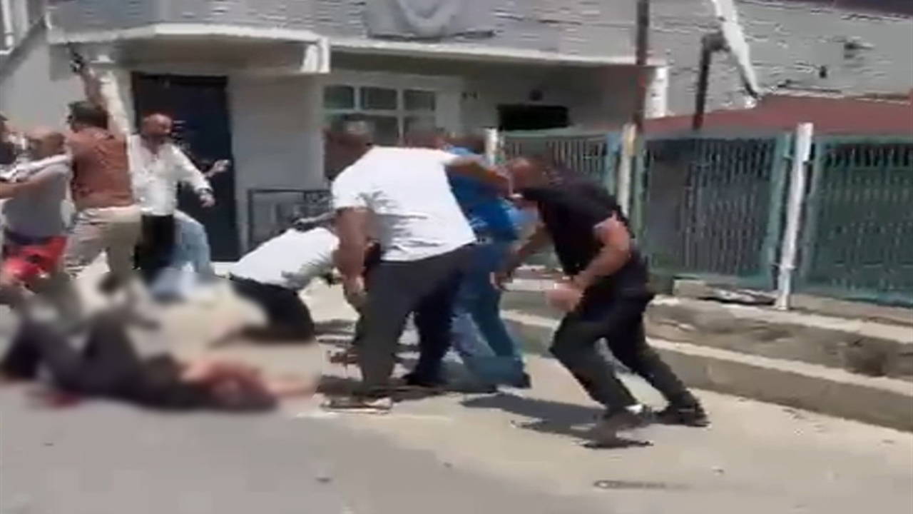 Eşini sokak ortasında bıçaklayarak öldüren koca tutuklandı