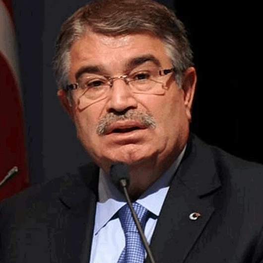 Eski Bakan Şahin'e Çakarlı Araç Sorgusu