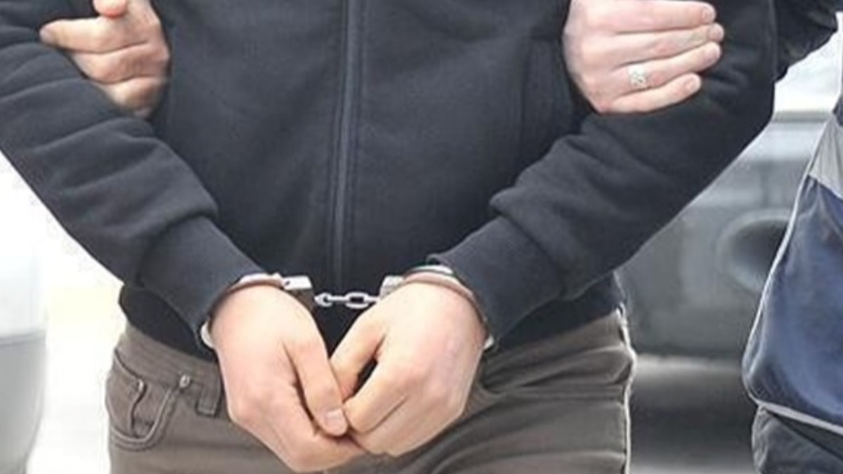 Eski eşinin evine zorla girdi, erkek arkadaşını bıçakladı: Gözaltı