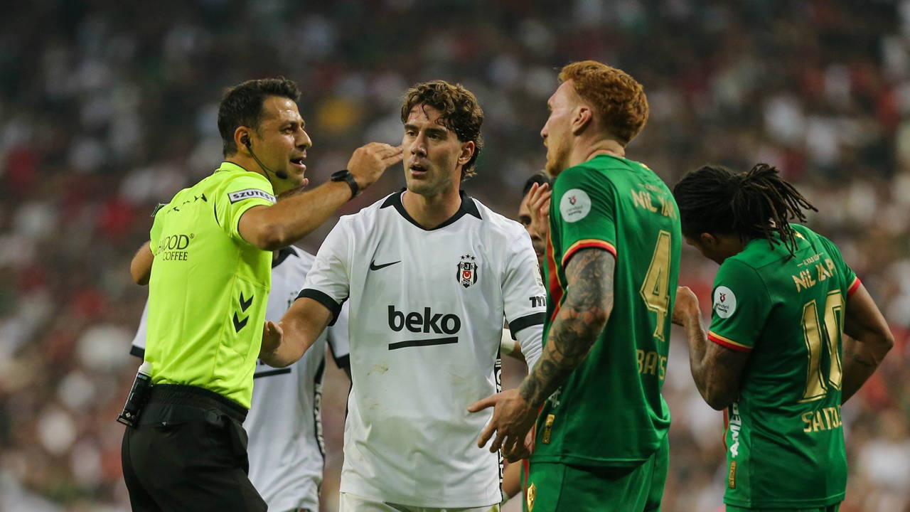 Eski Hakemler Amedspor-Beşiktaş Maçını Değerlendirdi: 'Kırmızı ve Penaltı Doğru Olurdu