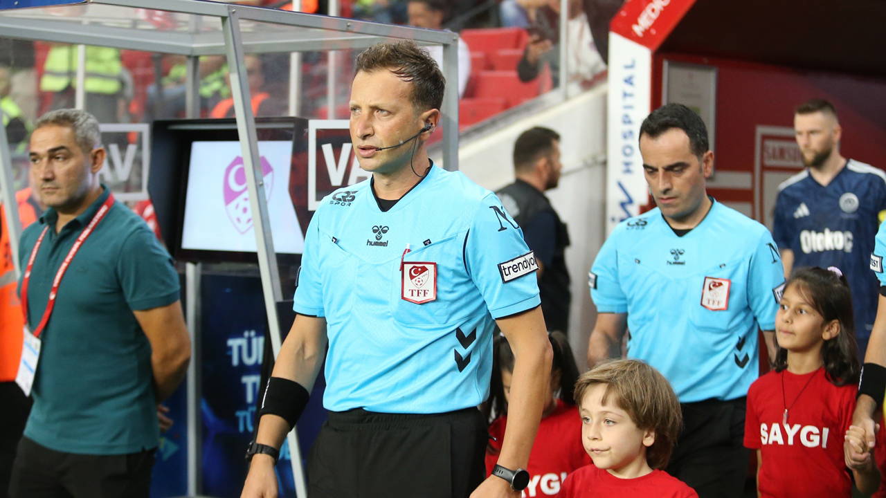 Eski Hakemler: Samsunspor-FB Maçında VAR İzlenmedi Mi