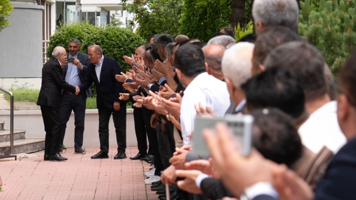 Eski Kayyuma Meclis'te Alkışlı Protesto