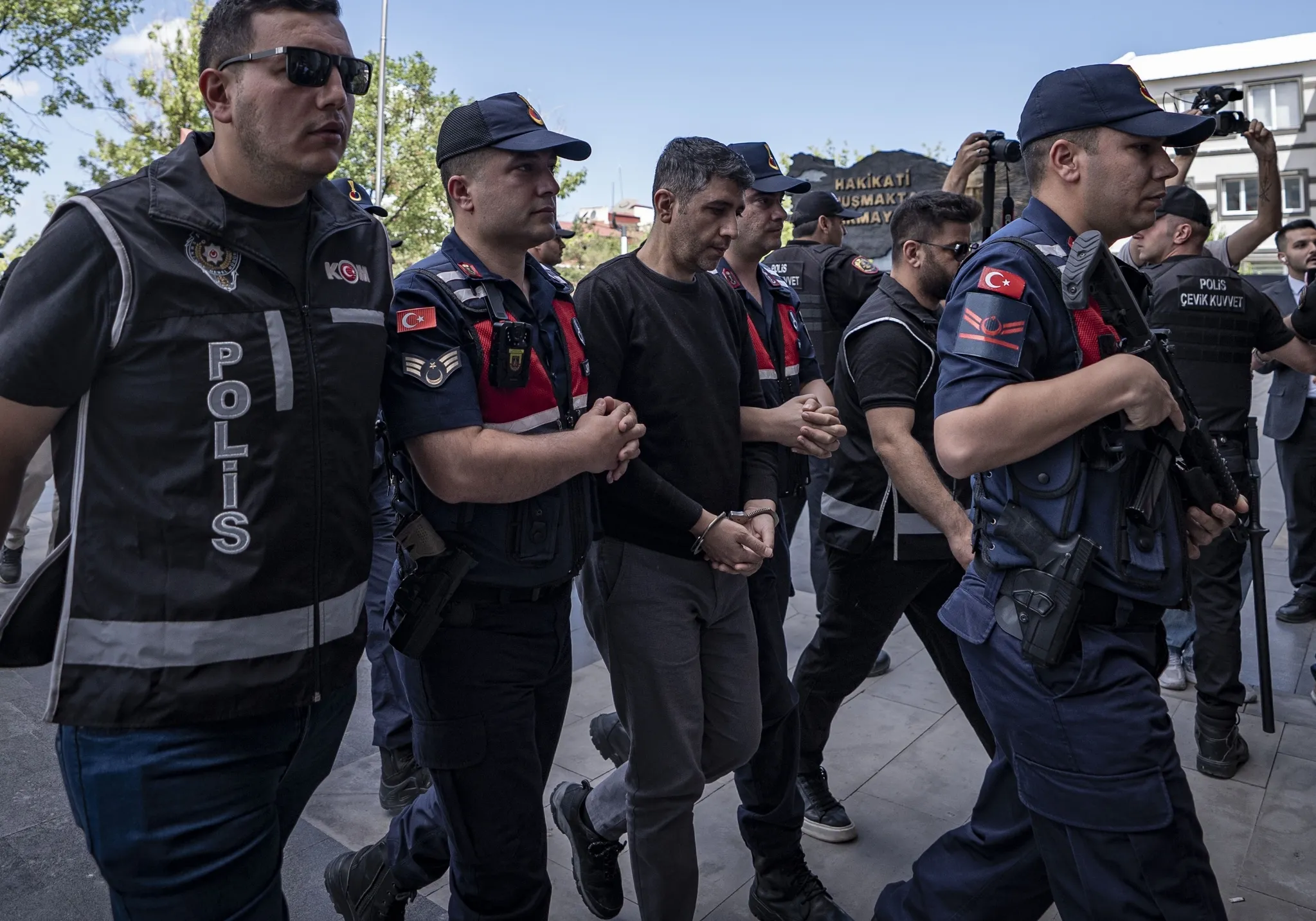 Eski Vali Tuncay Sonel'in FETÖ benzeri çetesi deşifre oldu