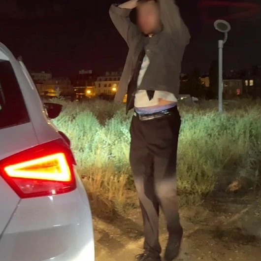 Eskişehir'de Alkollü ve Ehliyetsiz Sürücüye 290 Bin TL Ceza: Arkadaşı Polis Aracını Tekmeledi