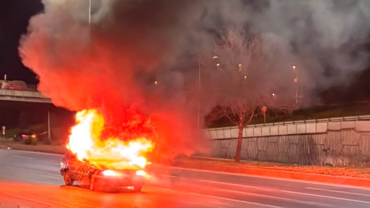 Eskişehir-Ankara Yolunda Otomobil Alev Aldı: Sürücü Yaralı