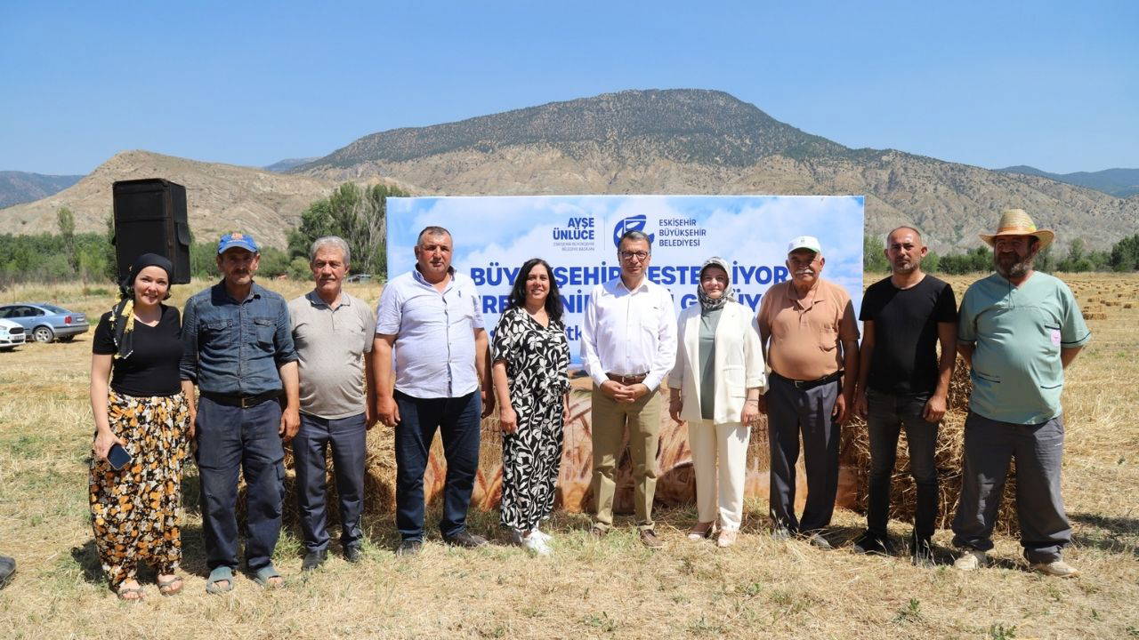 Eskişehir Büyükşehir Belediyesi'nden üreticilere yem bitkisi balyası desteği