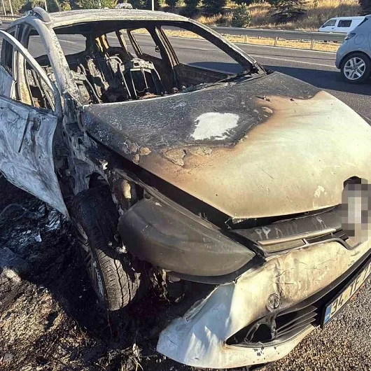 Eskişehir'de çevre yolunda otomobil yangını: 3 yaralı