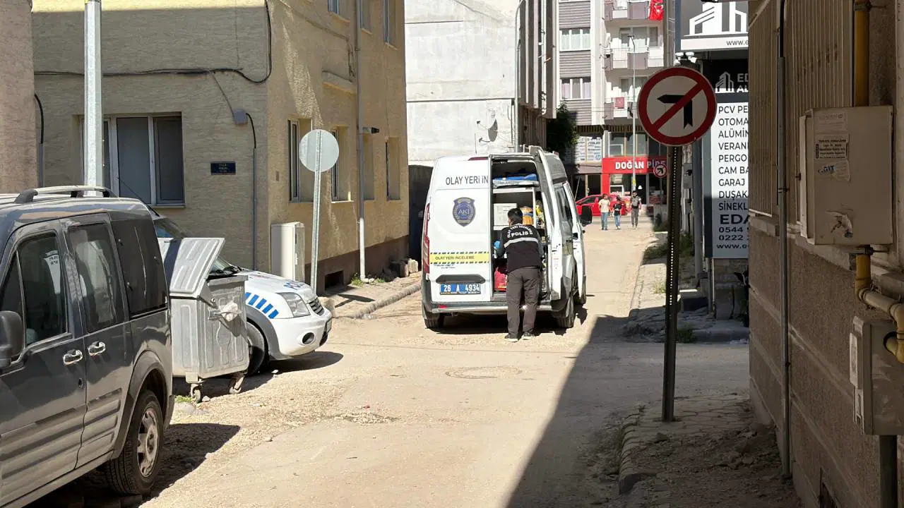 Eskişehir'de evinde ölü bulunan adamın ölümü soruşturuluyor
