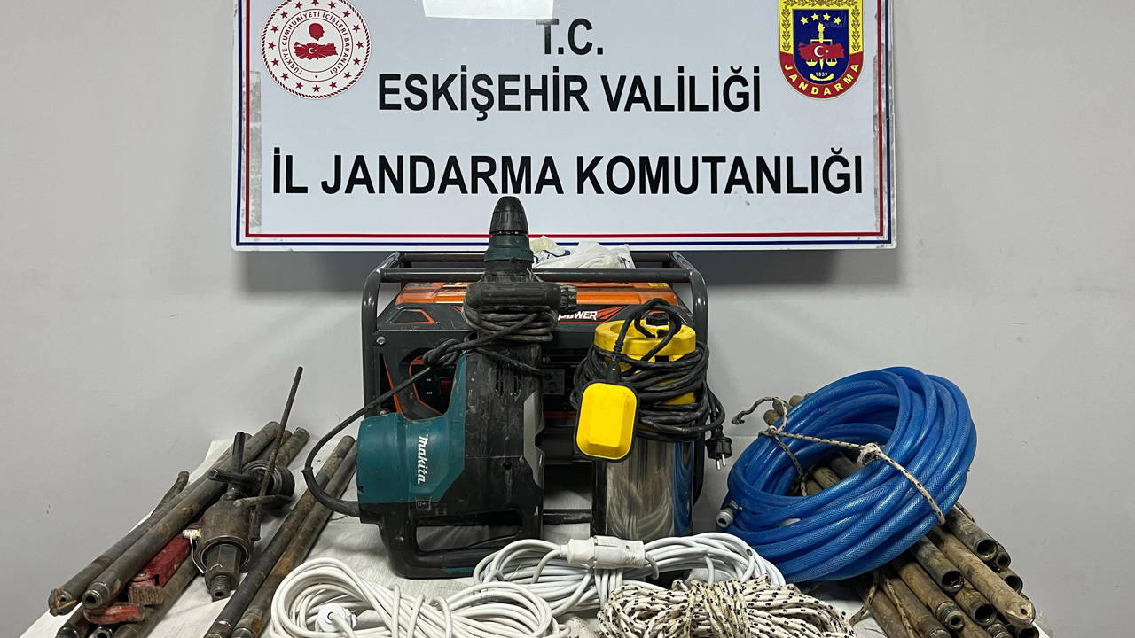 Eskişehir'de Kaçak Kazı Operasyonu: 5 Şüpheli Suçüstü Yakalandı