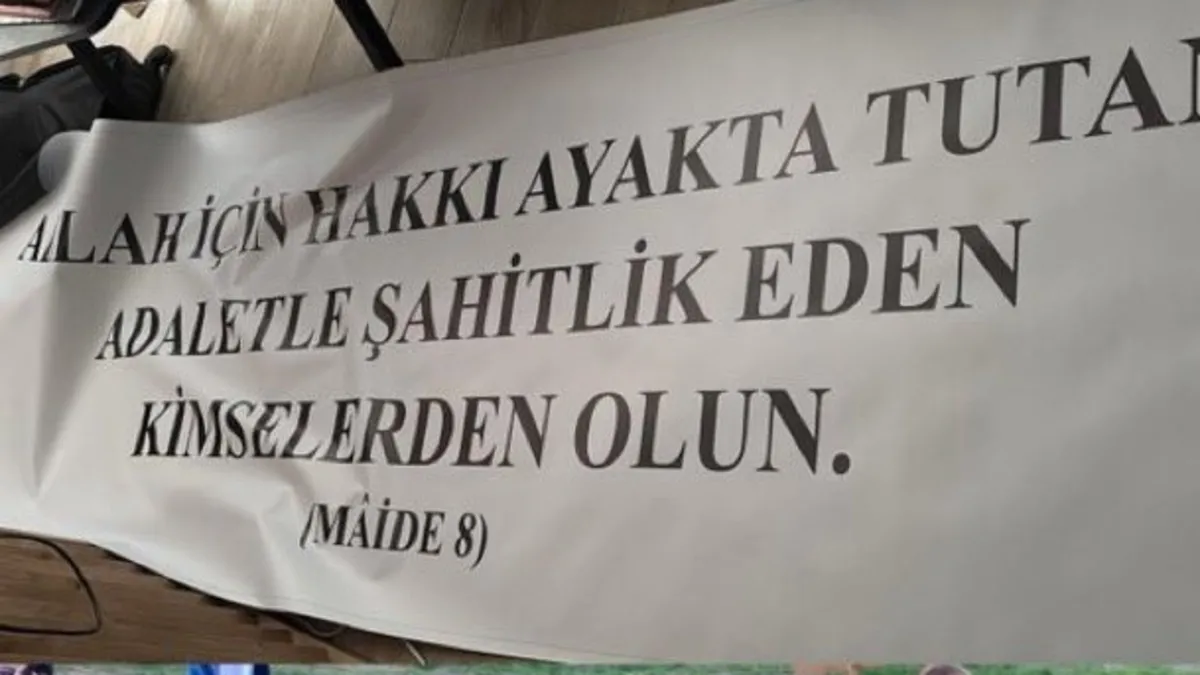 Yeditepe'den sonra şimdi de Eskişehir: Mezuniyet yürüyüşünde ayete engel