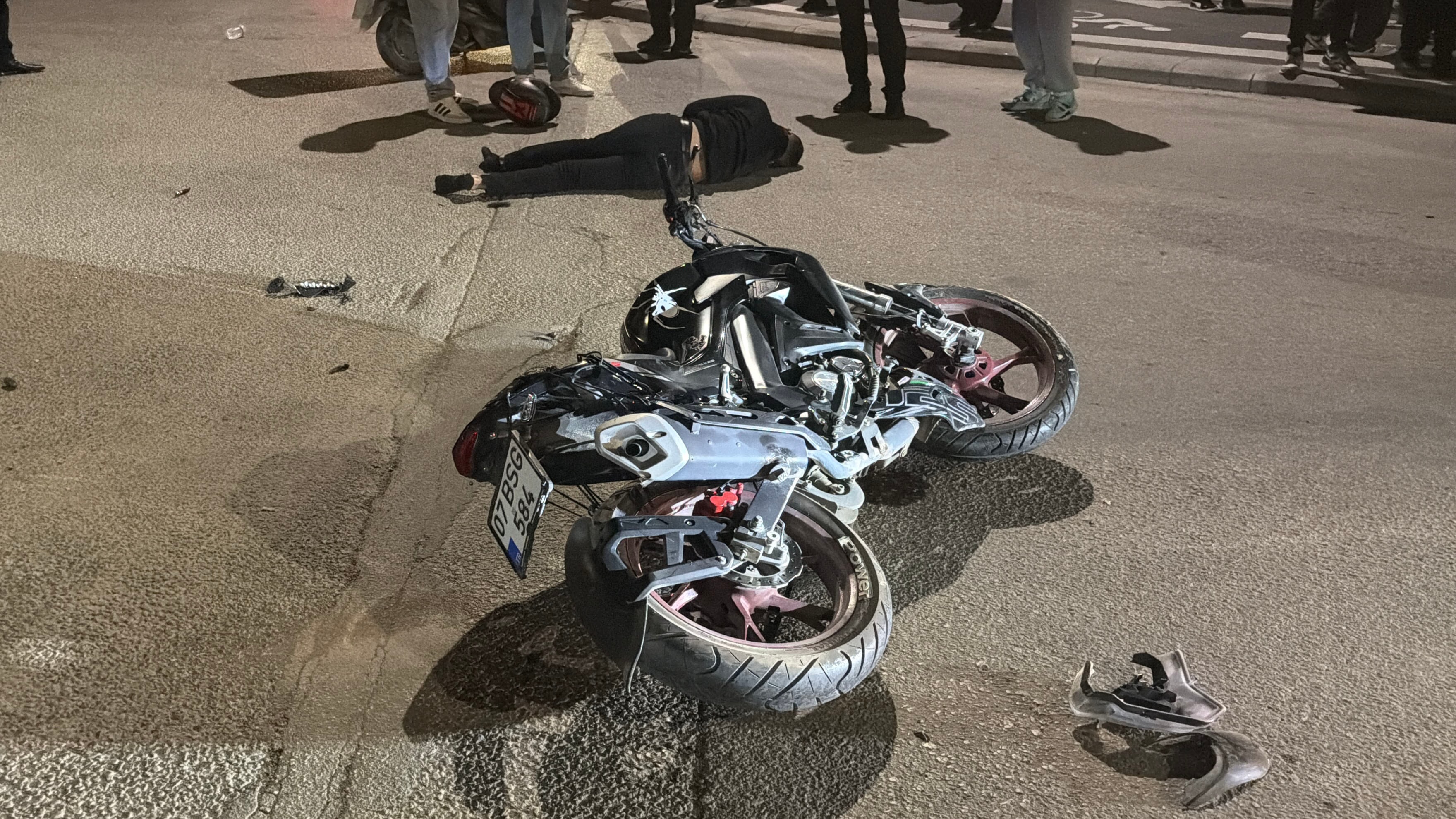 Eskişehir'de motosiklet kazası: 16 ve 31 yaşındaki sürücüler ağır yaralı