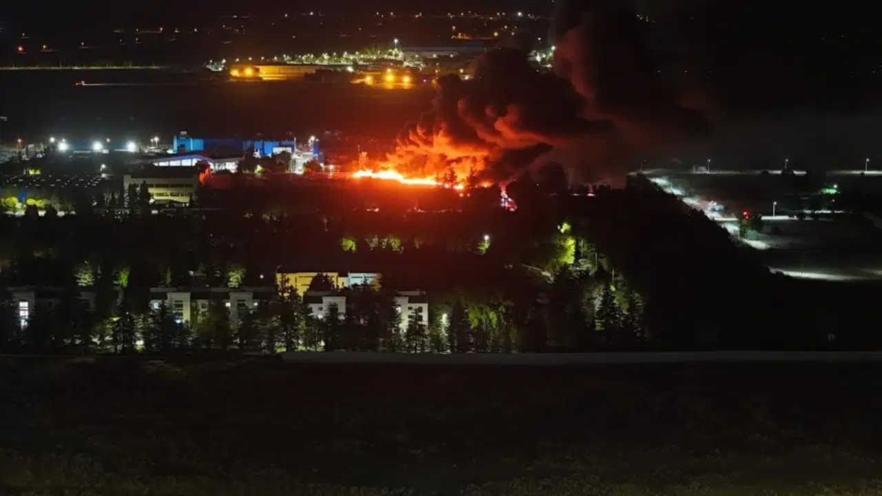 Eskişehir TEI Yangını: Söndürme Çalışmaları Sürüyor, Çalışanlar Tahliye Edildi