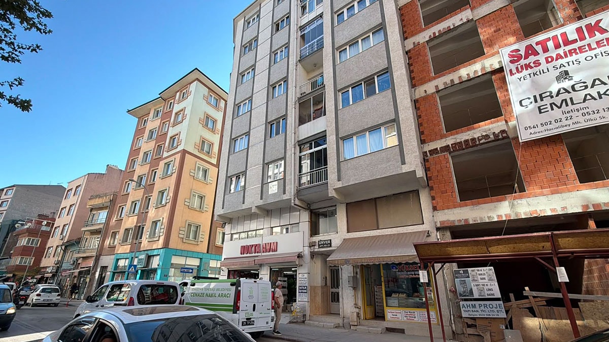 Eskişehir'de 58 yaşındaki kadın evinde ölü bulundu