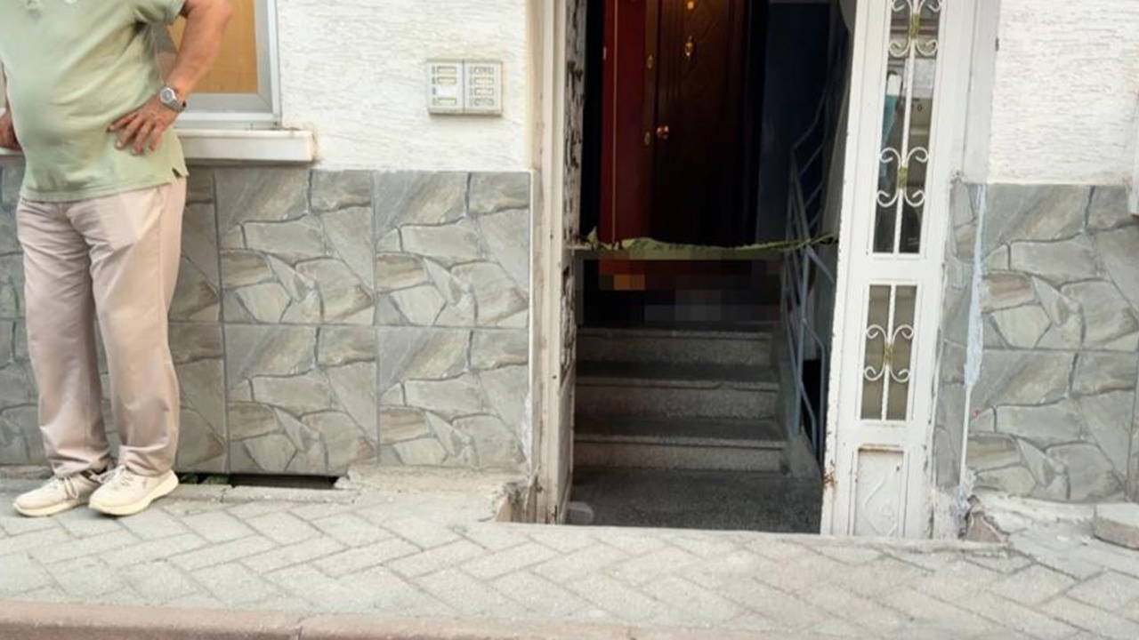 Eskişehir'de 72 Yaşındaki Adam Kapısının Önünde Hayatını Kaybetti