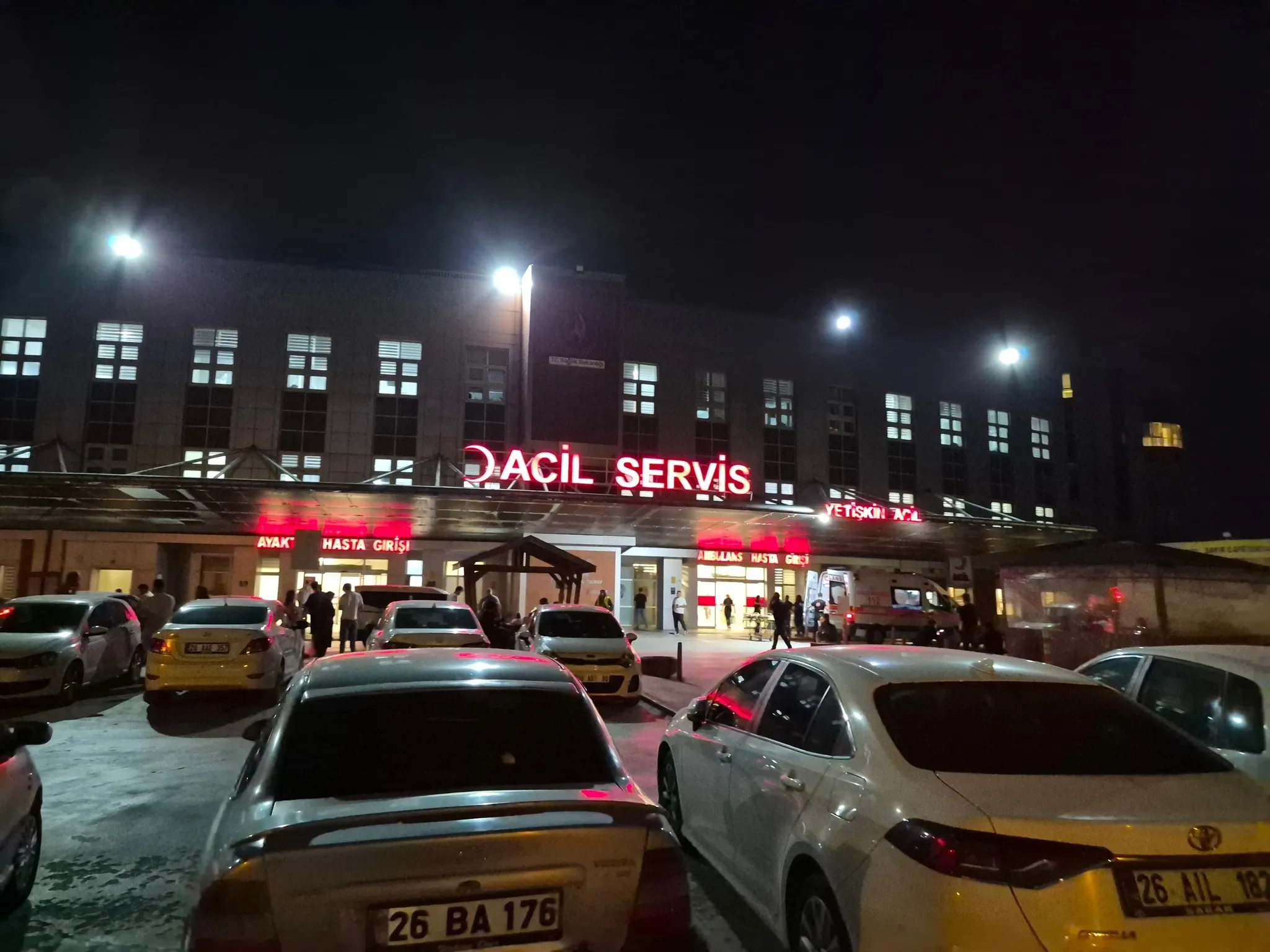 Eskişehir'de Barlar Sokağı'nda Bıçaklı Kavga: 1 Yaralı