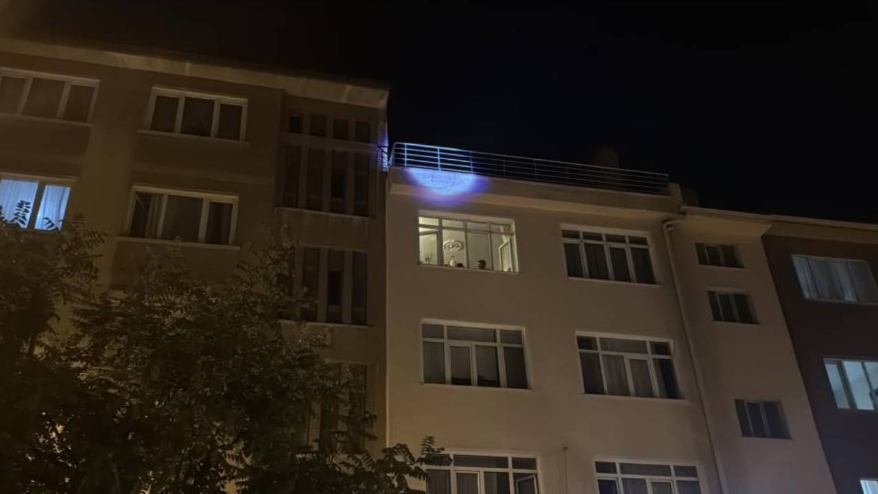 Eskişehir'de Çatıda Korku Dolu Anlar: Polis Saatlerce Uğraştı