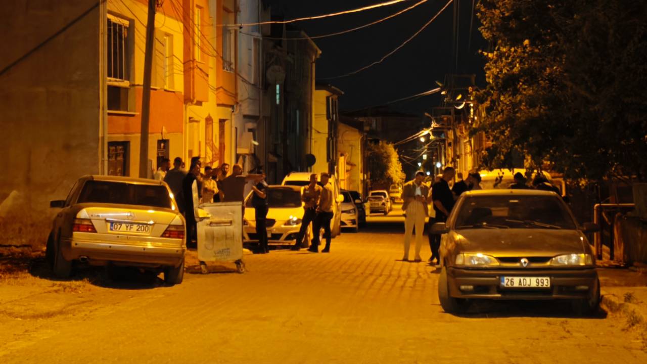 Eskişehir'de komşu iki aile arasında kavga: 1 polis memuru dahil 11 yaralı