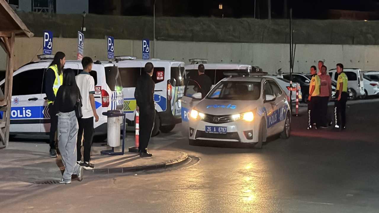 Eskişehir'de plakasız motosiklet bekçiye çarptı: 1 yaralı