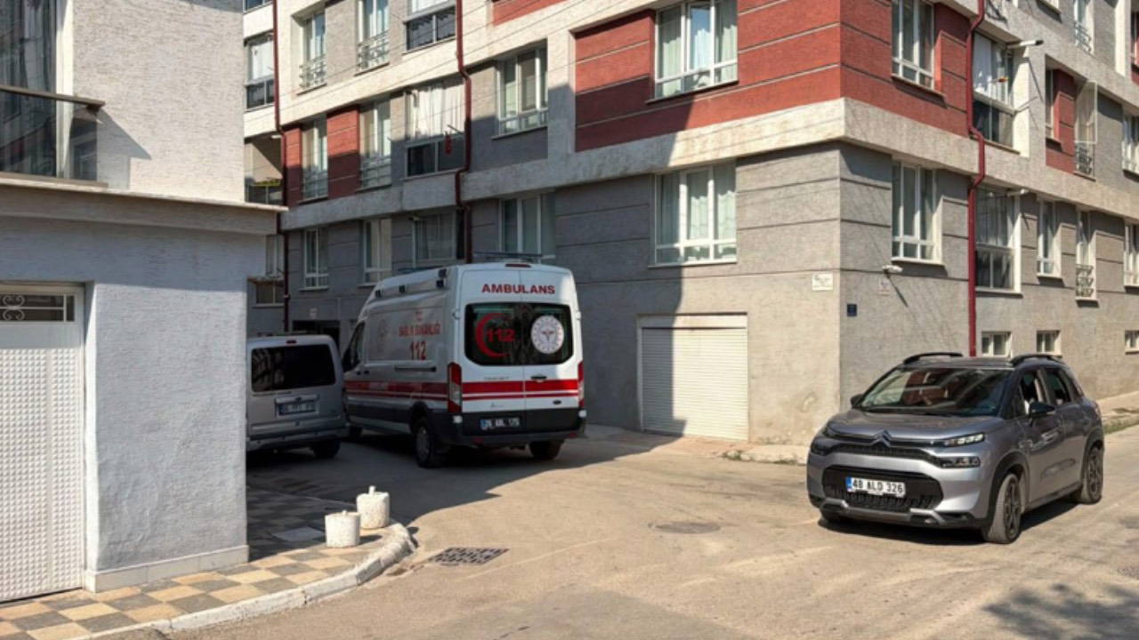 Eskişehir'de Seyyar Satıcıya Bıçaklı Saldırı: 3 Yerinden Yaralandı