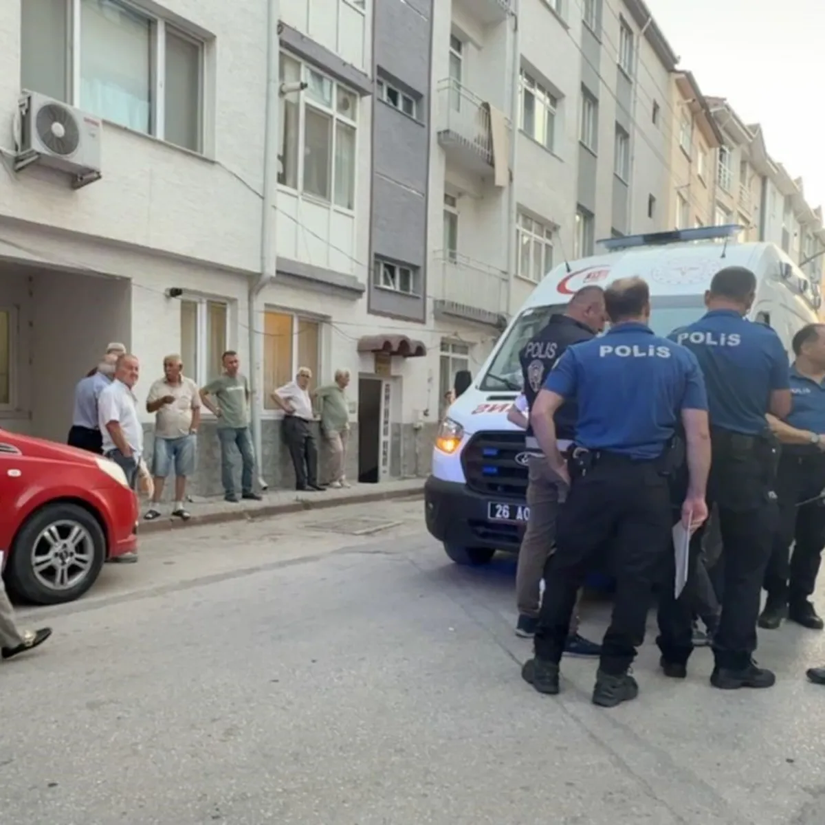 Eskişehir'de Sokakta Düşen Yaşlı Adam Evinin Kapısında Hayatını Kaybetti
