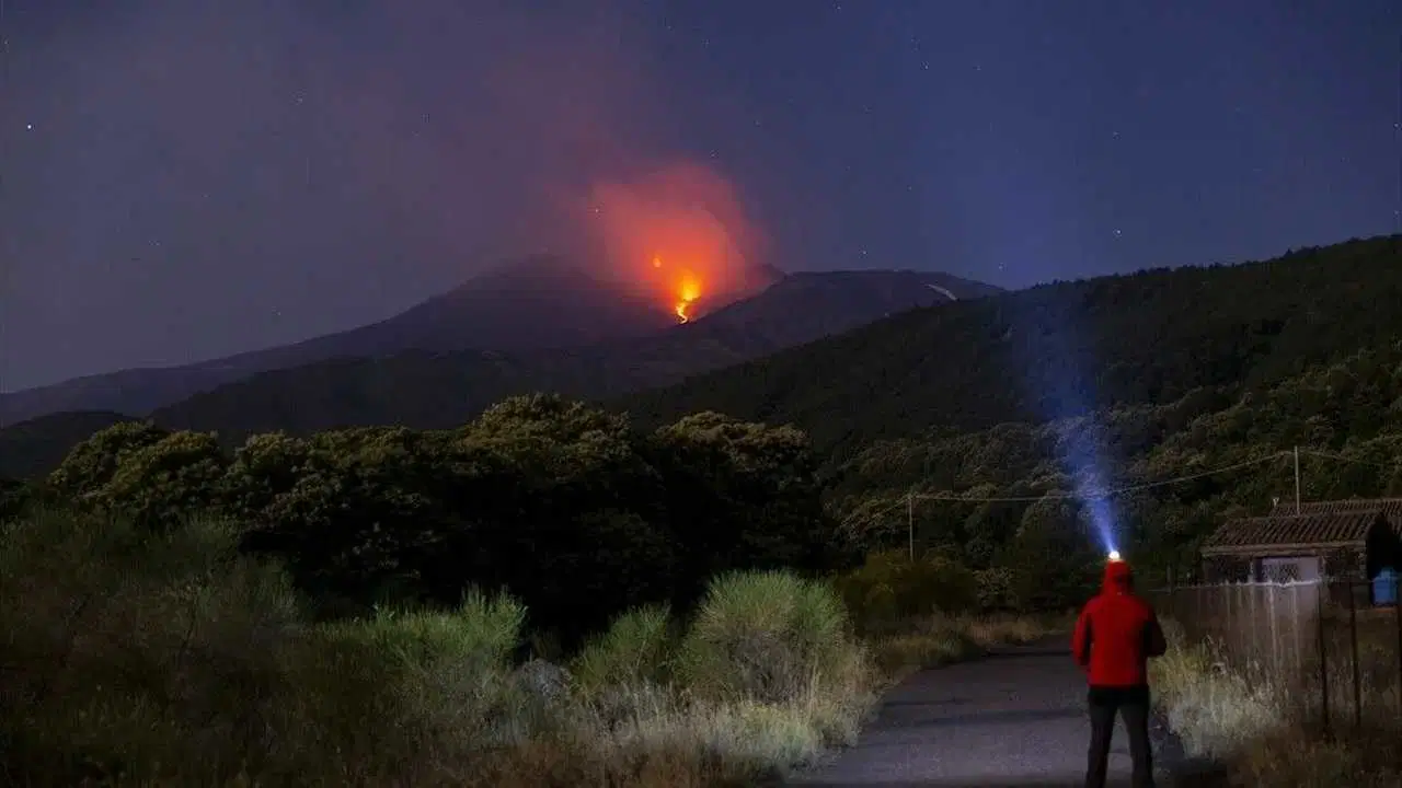 Etna Yanardağı Lav Püskürttü: Avrupa’nın En Büyük Aktif Yanardağı Hareketli