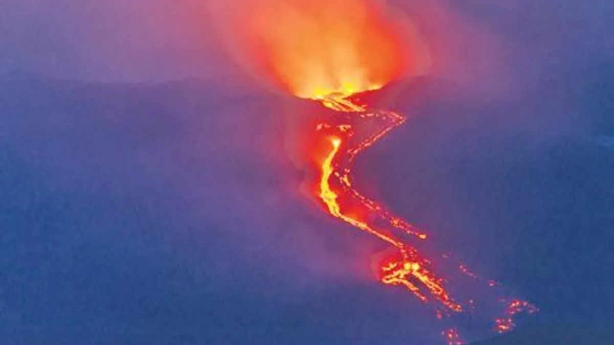 Avrupa'nın en yüksek aktif yanardağı Etna kül püskürttü: Son durum ne