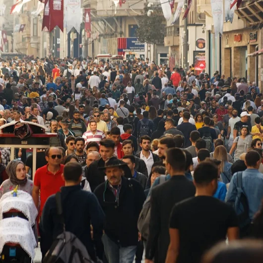 Ev Boş, Şarkı Yarım, Kalp Harabe: Tövbe ve İnsanlık Üzerine