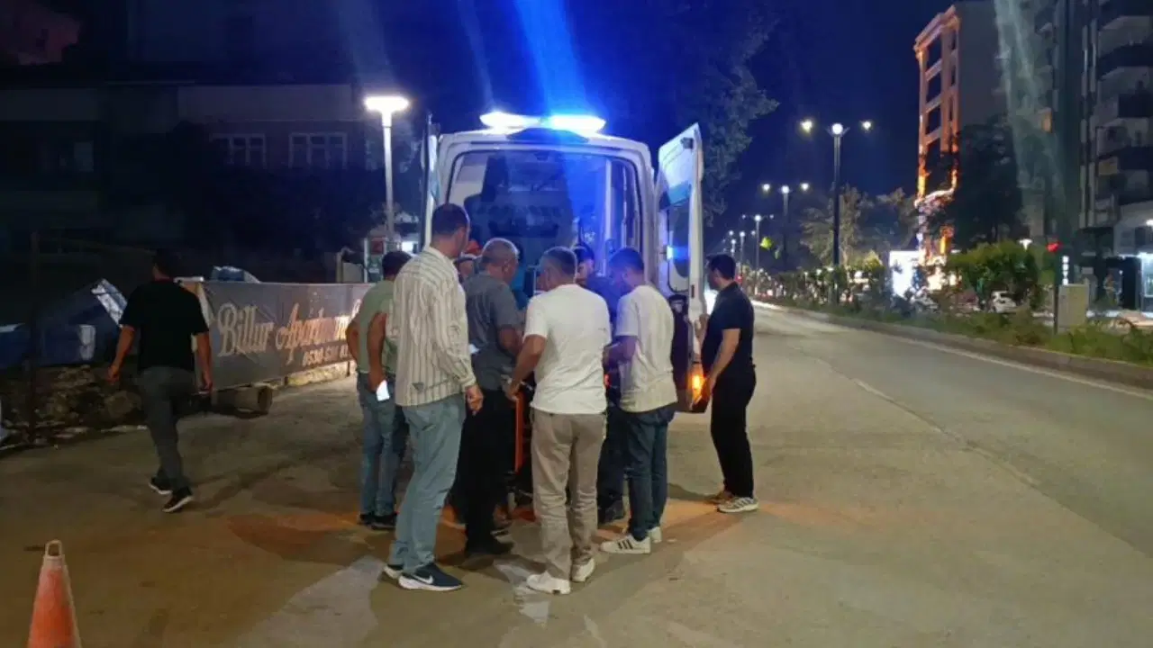 Evine giderken asansör boşluğuna düşüp ağır yaralandı