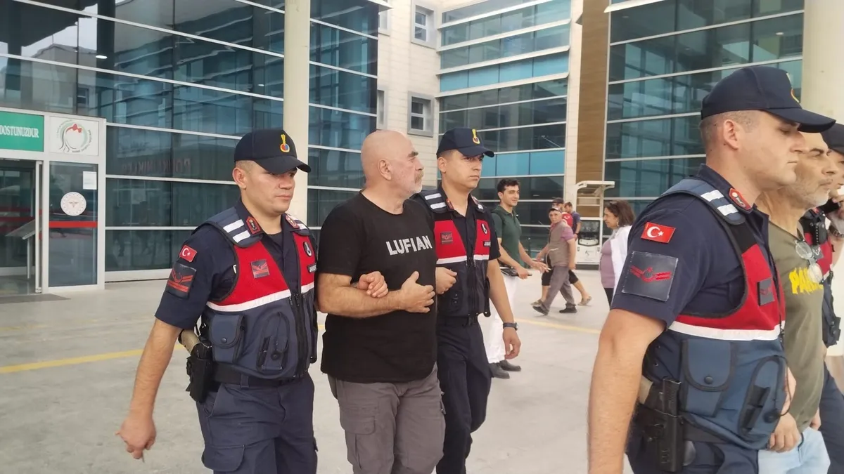Evini kenevir tarlasına çevirdi: Yönetmen Ezel Akay adli kontrolle serbest, kardeşi tutuklandı