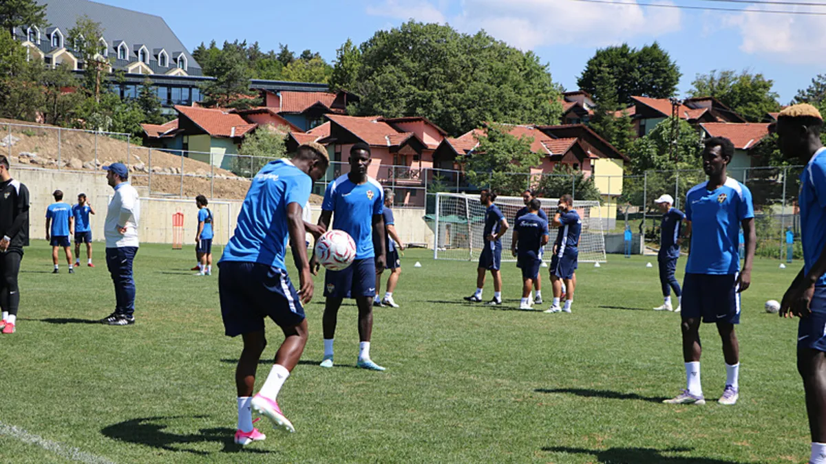 Eyüpspor Teknik Direktörü Pulat: Transfer sayısı 8-9’u bulacak